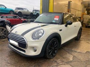 3613 Mini Cooper F56 - 2014 1.5 petrol 6 speed manual breaking